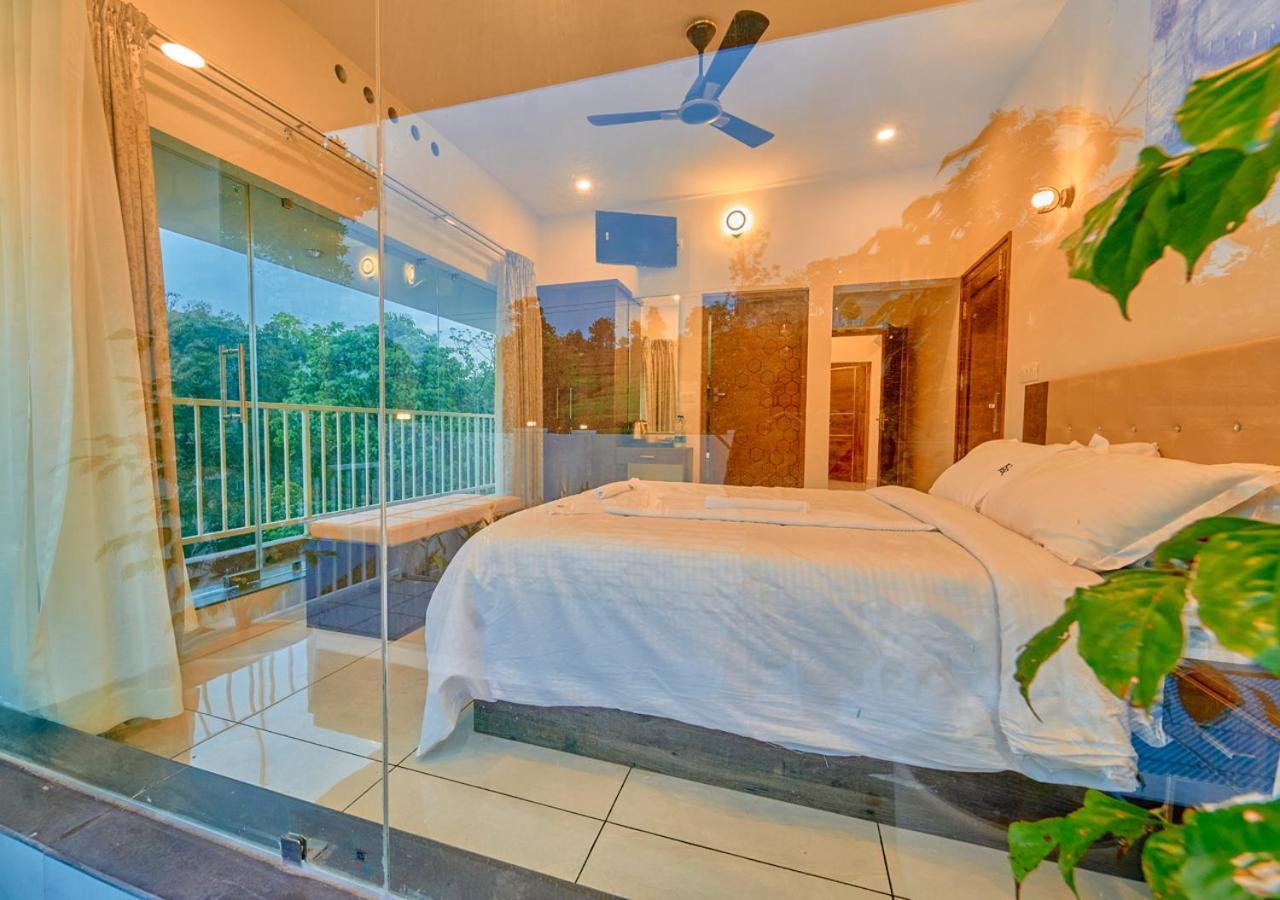 Glen Castle Vagamon Pool Resort By Voye Homes Extérieur photo