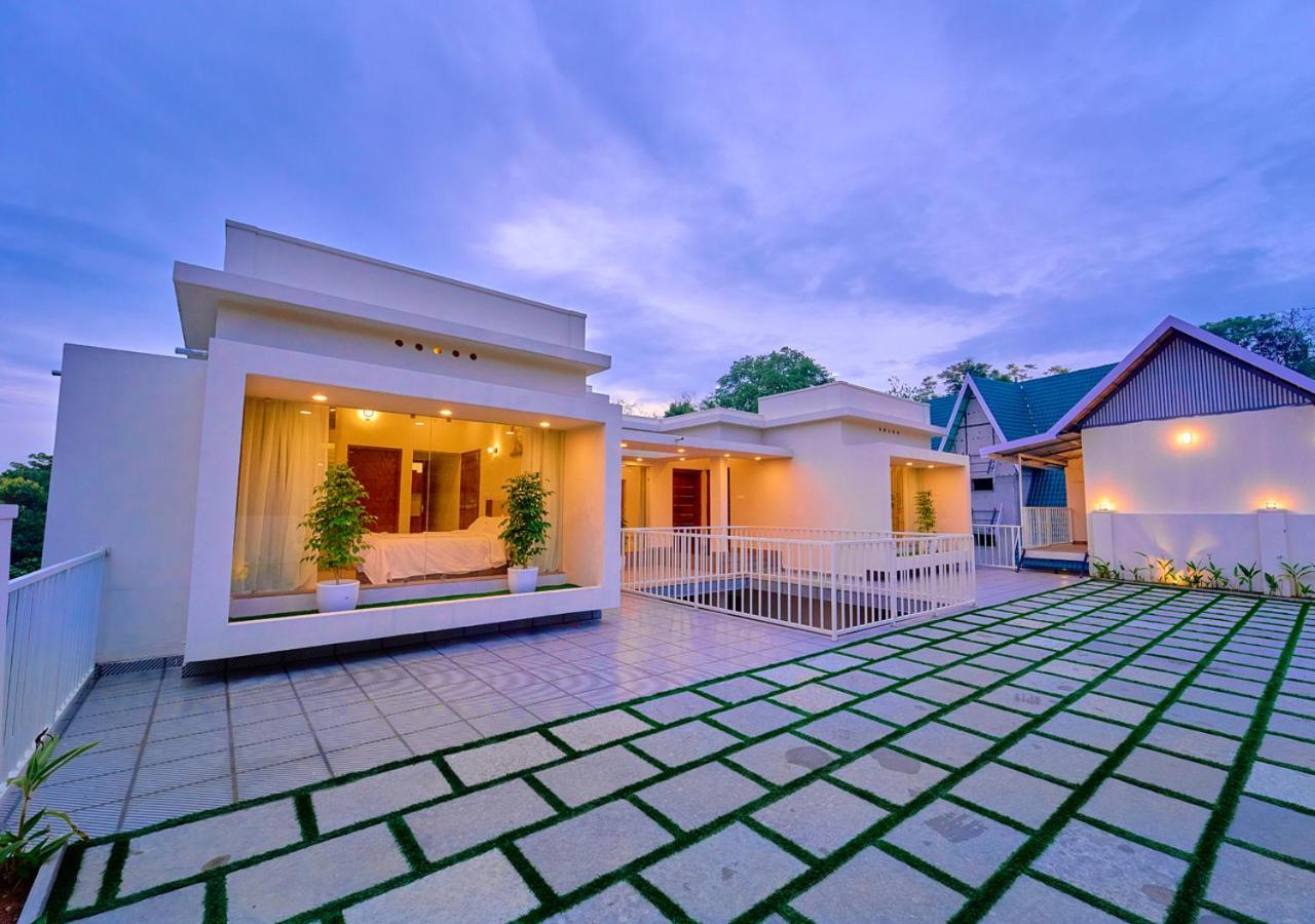 Glen Castle Vagamon Pool Resort By Voye Homes Extérieur photo