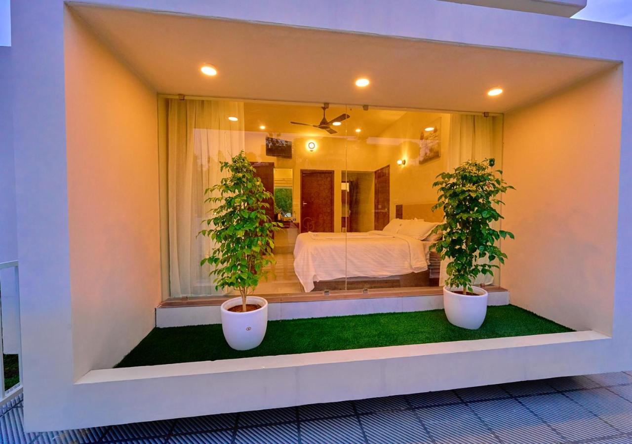 Glen Castle Vagamon Pool Resort By Voye Homes Extérieur photo