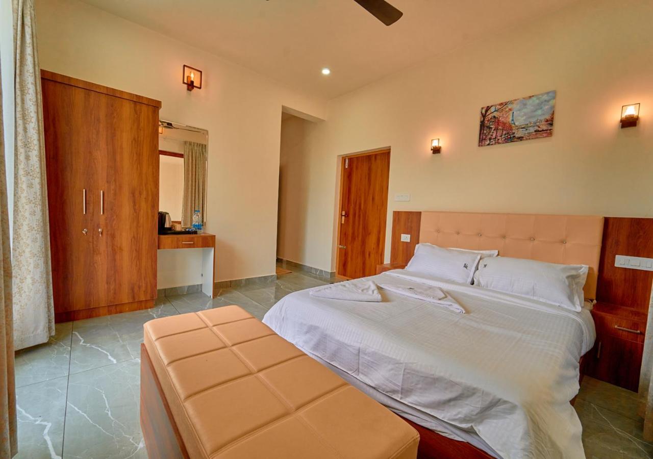 Glen Castle Vagamon Pool Resort By Voye Homes Extérieur photo