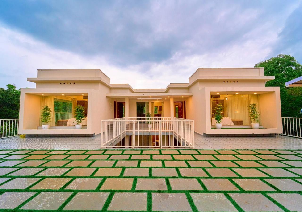Glen Castle Vagamon Pool Resort By Voye Homes Extérieur photo