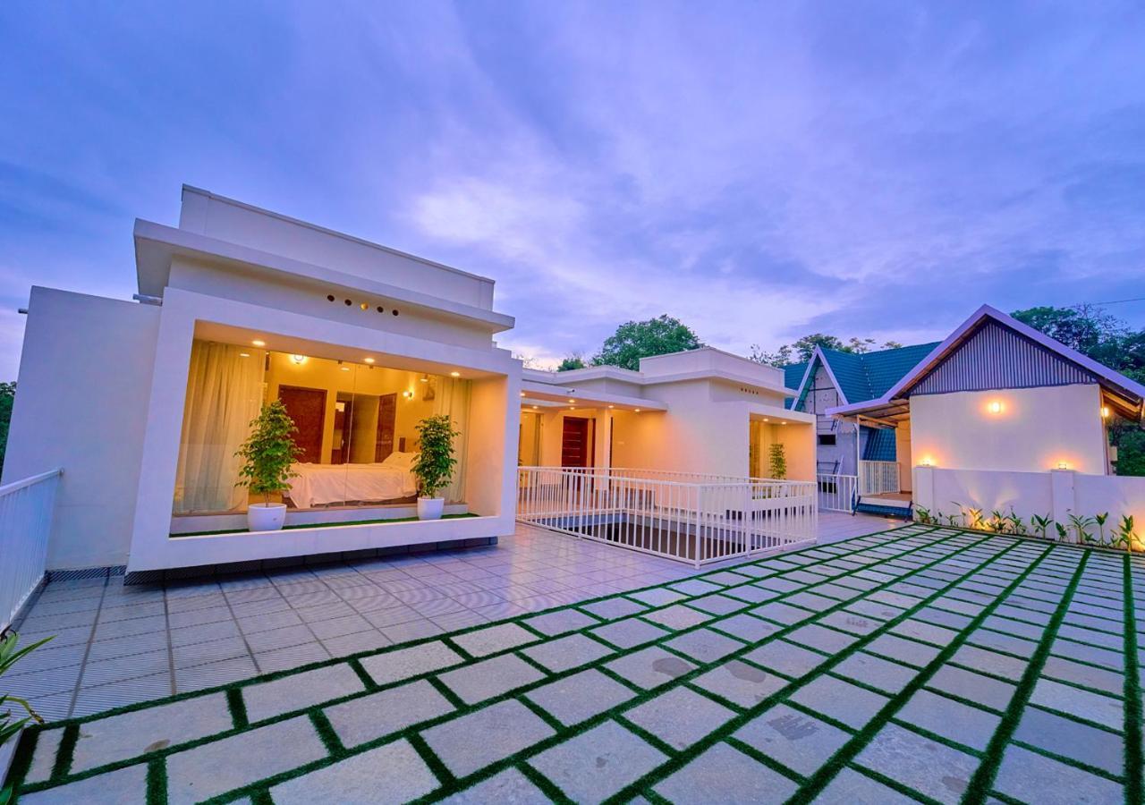 Glen Castle Vagamon Pool Resort By Voye Homes Extérieur photo