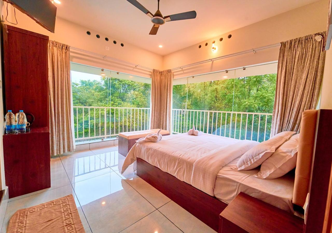 Glen Castle Vagamon Pool Resort By Voye Homes Extérieur photo