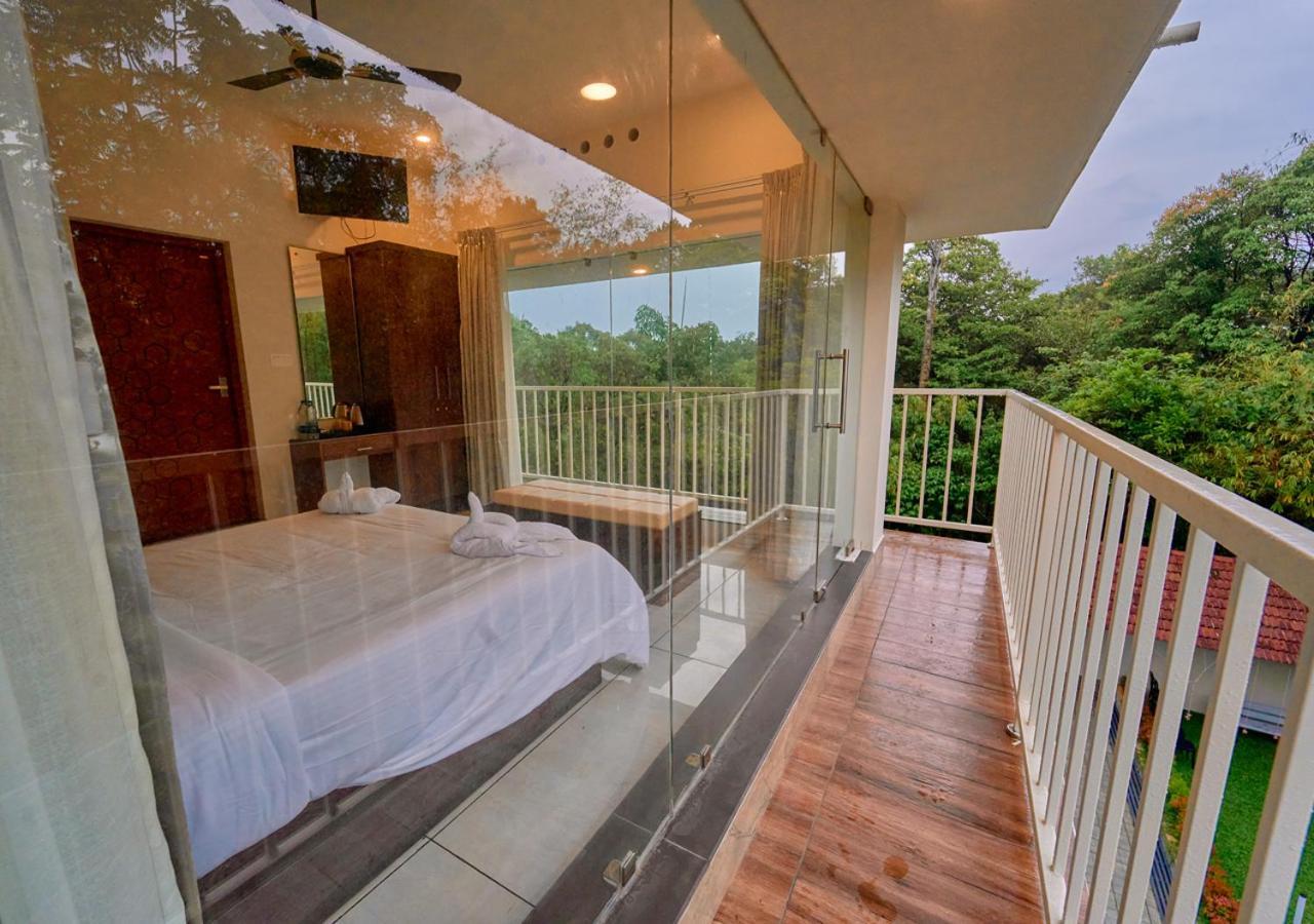 Glen Castle Vagamon Pool Resort By Voye Homes Extérieur photo